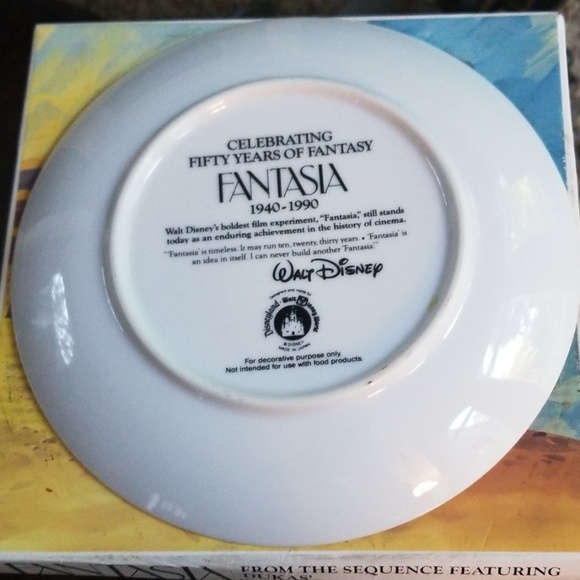Beautiful Collector Fantasia Decoration plate - Picture 2 of 3